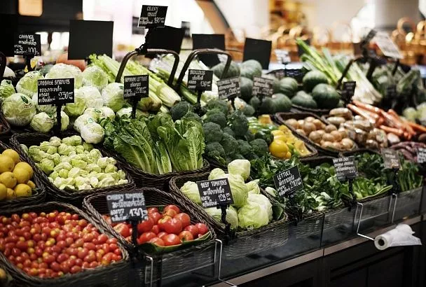 Как не отравиться летом: советы Роспотребнадзора по выбору продуктов на рынках