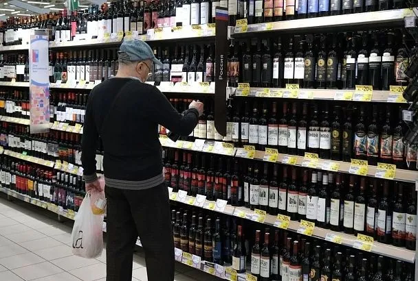 Мужчина пытался вынести под майкой из «Ленты» в Краснодаре бутылку Macallan за 12 тысяч и попался Росгвардии