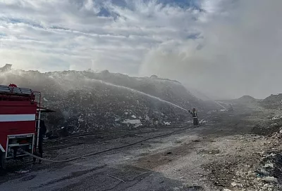 Площадь пожара на мусорном полигоне в Новороссийске сократили до 800 квадратных метров