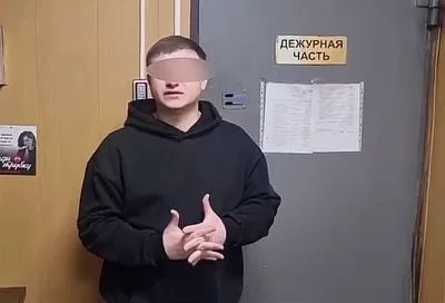 Краснодарец катался по городу на Mercedes с неприличным словом вместо госномера