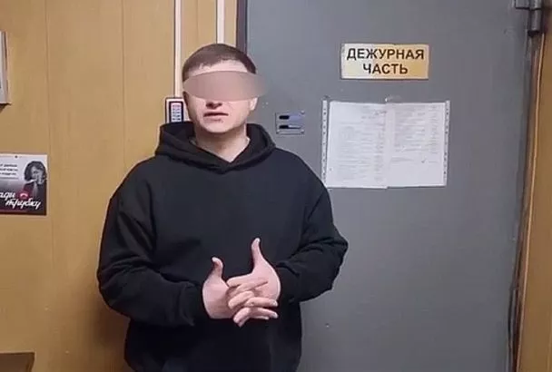 Краснодарец катался по городу на Mercedes с неприличным словом вместо госномера