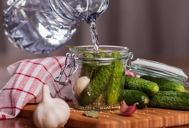 Холодный способ засолки огурцов без кипячения — идеальный рецепт от кубанских хозяек для жары