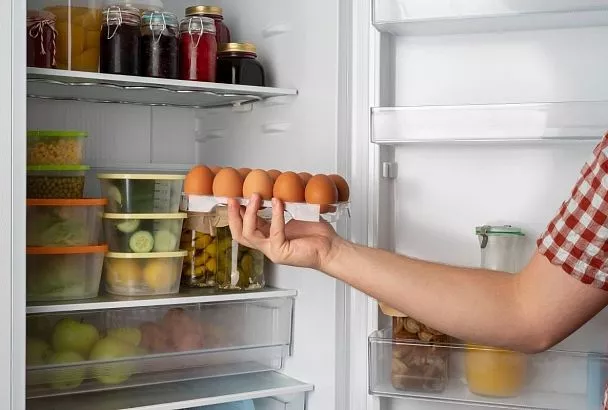 Таксист украл мобильник пассажира и прятал его в морозилке в Краснодаре