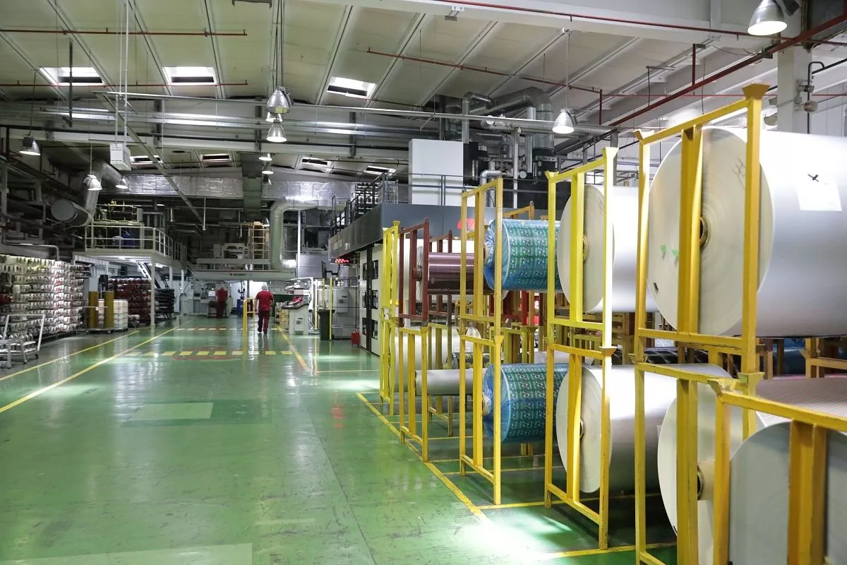 Производственная компания в Тимашевске наносит печать на упаковку для различных видов пищевых продуктов – кондитерских и молочных изделий, сухих продуктов и приправ, кофе, а также парфюмерии. 