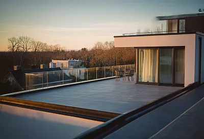 Плоская крыша на доме: стоит ли её делать в нашем климате