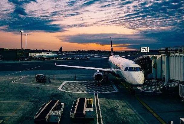 Число задержанных в аэропортах Краснодарского края рейсов сократилось до 12