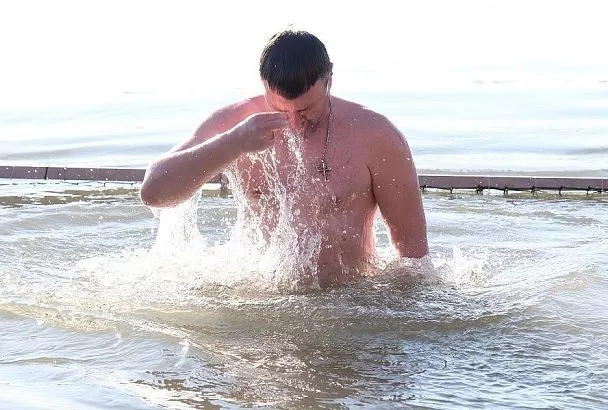 Ледяной стресс: доктор рассказал, как крещенская купель влияет на микробиом и иммунитет