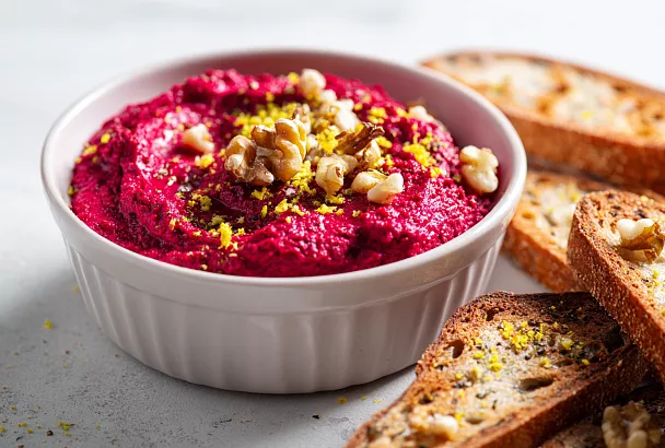 Беру две свёклы и банку фасоли – через 10 минут на столе яркий свекольный паштет, от которого невозможно оторваться