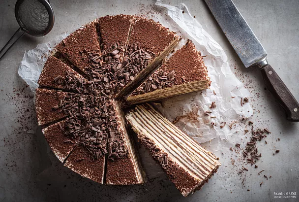 Торт «Микадо» с варёной сгущёнкой: тонкие коржи и шелковистый крем