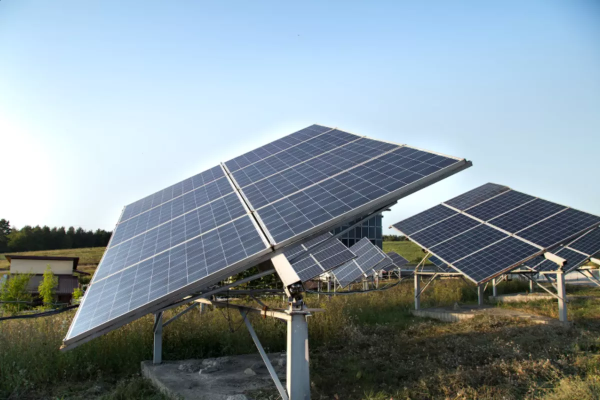 В МЭИ нашли способ продлить срок службы солнечных батарей нового поколения и упростить их производство