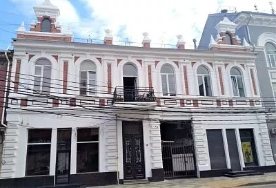 Специалисты отреставрировали фасад старинного особняка на улице Карасунской в Краснодаре