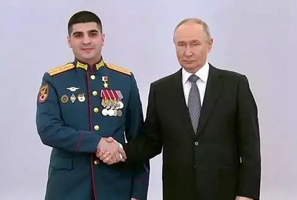 Владимир Путин вручил офицеру из Сочи медаль «Золотая Звезда»
