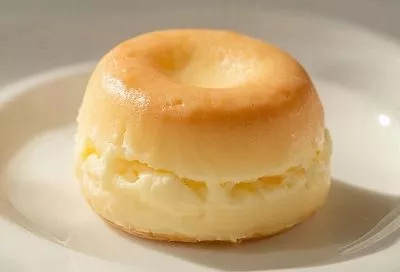 Вся моя семья в восторге от этого десерта. Воздушное - словно в нем тысяча пузырьков. Легкое, невероятное, потрясающе нежное пирожное