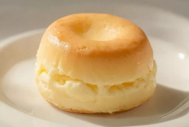 Вся моя семья в восторге от этого десерта. Воздушное - словно в нем тысяча пузырьков. Легкое, невероятное, потрясающе нежное пирожное