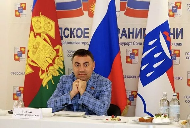 Депутат ЗСК Арменак Тозлян провел неформальную встречу с председателями ТОС Центрального района Сочи