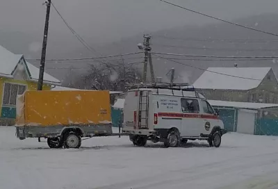 Снегопад начался: спасатели будут дежурить у Шаумянского перевала в период непогоды