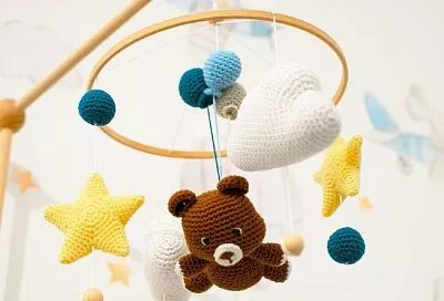  Малышка- племянница два месяца кашляла и страдала от насморка, пока педиатр не указала на причину - покрытый пылью мобиль в кроватке. Теперь стирают его каждый месяц: правильная инструкция