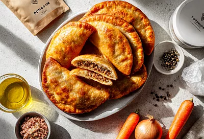 Жареные пирожки с мясом на «живом» тесте: пузырчатые, мягкие и с начинкой от души