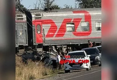Под Анапой выросла пробка после ДТП с поездом