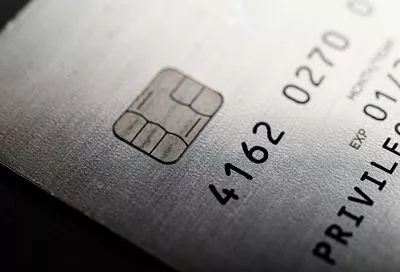 Сбербанк завершит обслуживание валютных карт Visa