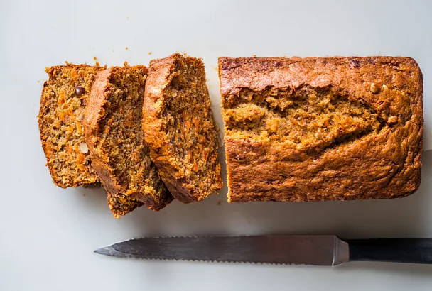 Морковный кекс с орехами и изюмом: просто, ароматно и по-домашнему