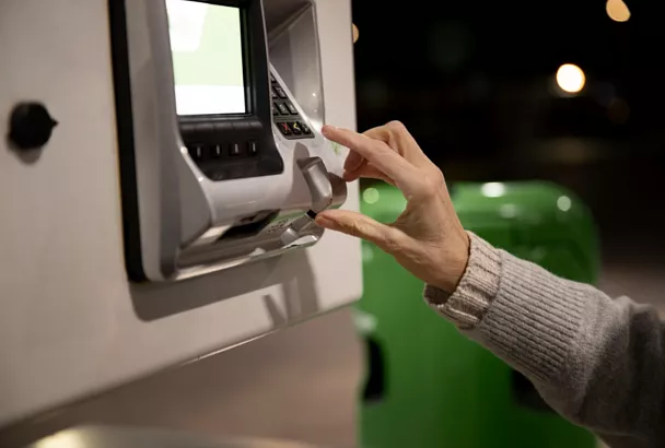 В России могут ограничить выдачу наличных в отделениях банков