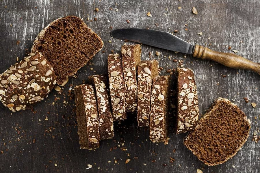 Рецепт домашнего черного хлеба: во-первых, это вкусно, во-вторых, очень полезно, к тому же просто