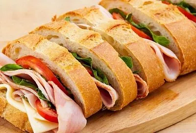 Самый быстрый рецепт закусочного рулета. Пока гости раздеваются, уже подаю на стол: без жарки и варки