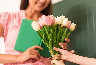 Две трети опрошенных кубанцев выбирают подарки учителям за три дня до 1 сентября