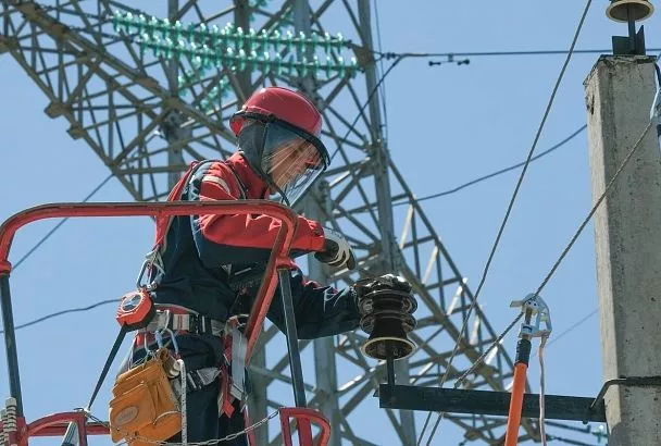 Вениамин Кондратьев поздравил работников и ветеранов энергетического комплекса Кубани с профессиональным праздником