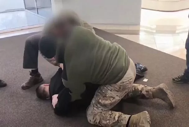 Житель Новороссийска стал фигурантом уголовного дела из-за нацистских татуировок на руках