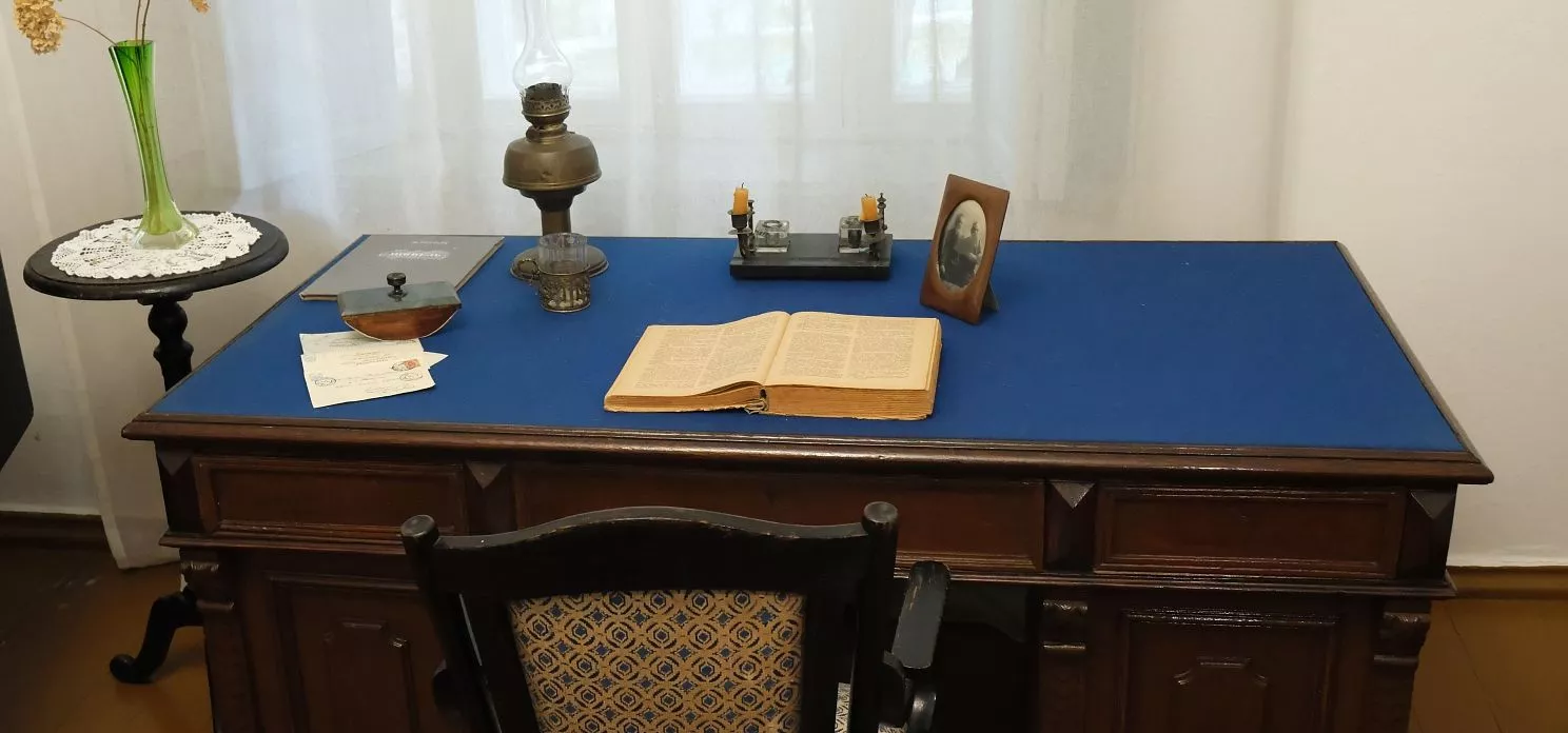 В усадьбе Владимир Короленко работал над рассказом «Без языка» и этнографическим очерком «У казаков».