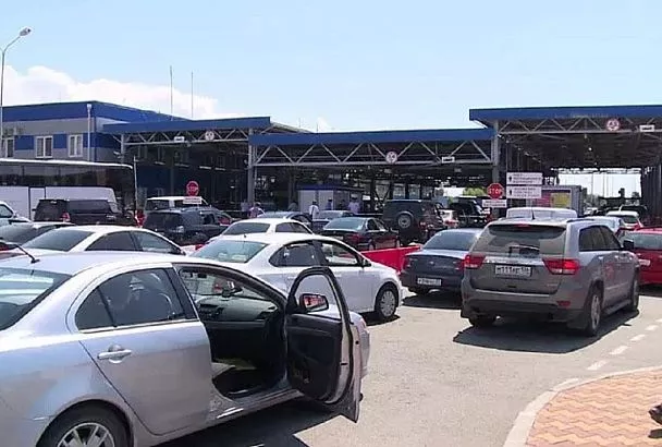 Движение через пункт пропуска Адлер возобновили