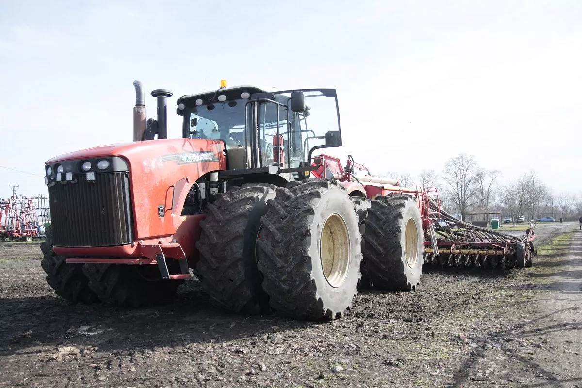 Обновление парка сельхозмашин позволяет повышать производительность агросектора. Обновление парка сельхозмашин позволяет повышать производительность агросектора.