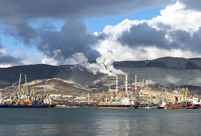 Жители Новороссийска пожаловались на запах нефтепродуктов в воздухе