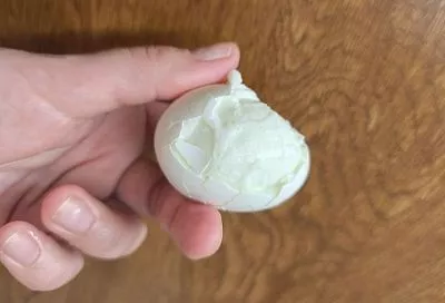 Если яйца плохо чистятся: 5 способов решить эту не страшную, но очень раздражающую проблему