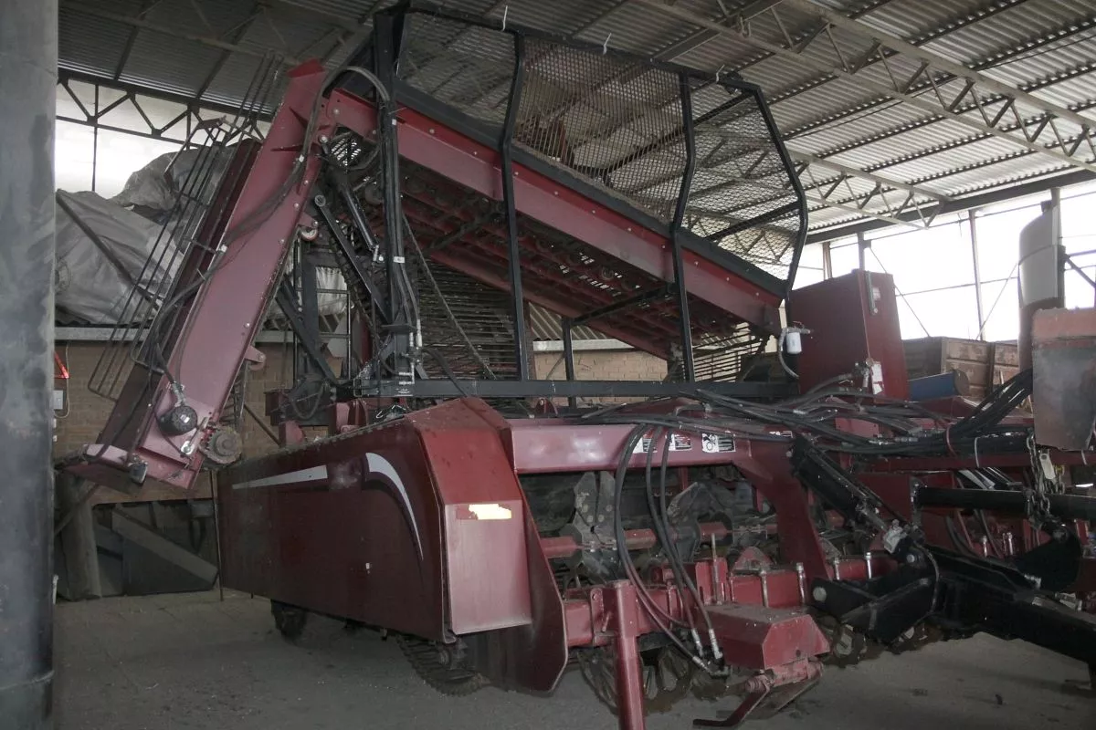 Новый свеклоуборочный агрегат позволил в разы повысить производительность труда.