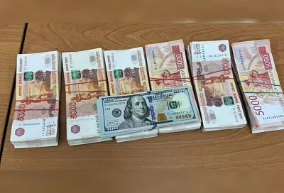 27 тыс. долларов изъяли у вылетающего в Грузию пассажира в аэропорту Сочи