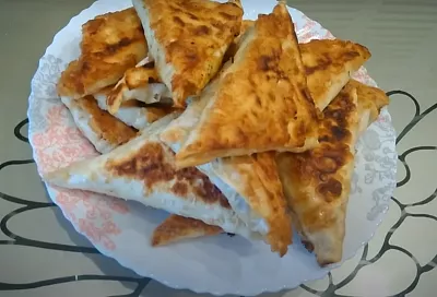 Завернул в лаваш и на сковородку: раз-два и румяные конверты с курицей уже на столе – рецепт для ленивых