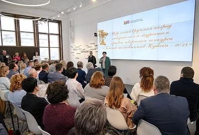 В краснодарском Доме журналистов наградили победителей краевых творческих конкурсов «Золотое перо», «Золотой микрофон» и «Золотой телеобъектив»