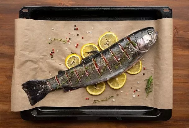 От семги до сибаса: гастроэнтеролог назвала лучшие виды рыбы для приготовления на мангале