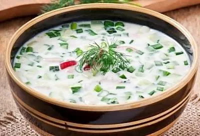 Нашел секрет идеальной заправки для окрошки на кефире: откроем книгу «Русская кухня»