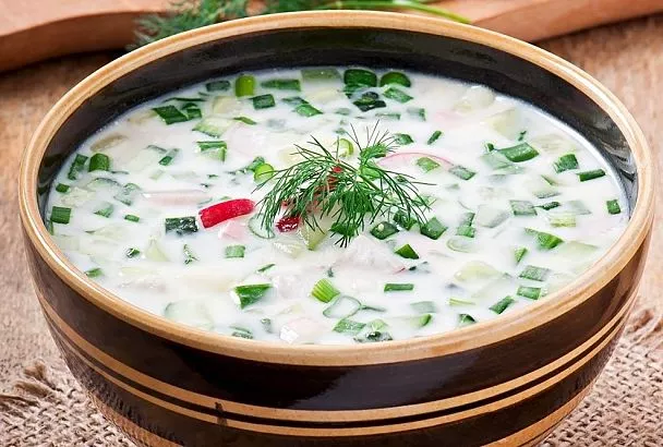 Нашел секрет идеальной заправки для окрошки на кефире: откроем книгу «Русская кухня»