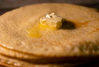 76% опрошенных краснодарцев хранят традицию выпекания блинов 