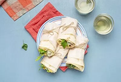 Рулетики из лаваша, тающие во рту: простой и быстрый рецепт