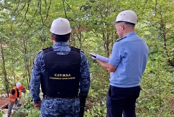 В Сочи снесли шесть одноэтажных домов-самостроев