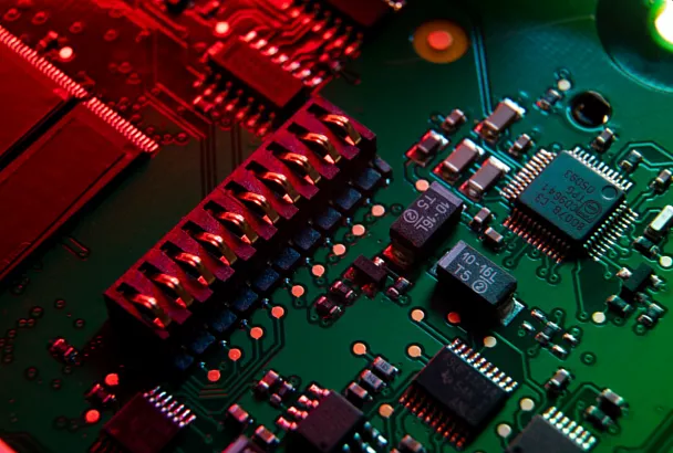 Цены на «незаметные» детали электроники пошли вверх из-за подорожания серебра