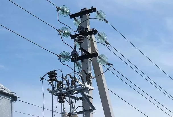 В Апшеронском районе восстановили электроснабжение почти 70 домов