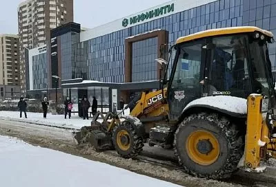 На расчистку дорог Краснодара от снега и наледи 17 января вышли 85 спецмашин