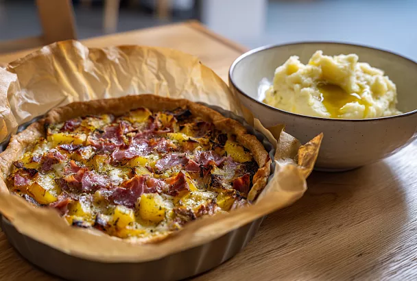 Испеките основу из 600 г картофеля — раклет-пирог без теста и глютена за 50 минут